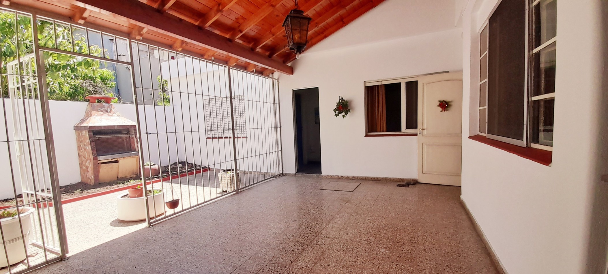 VENTA CASA 5 AMBIENTES CON COCHERA