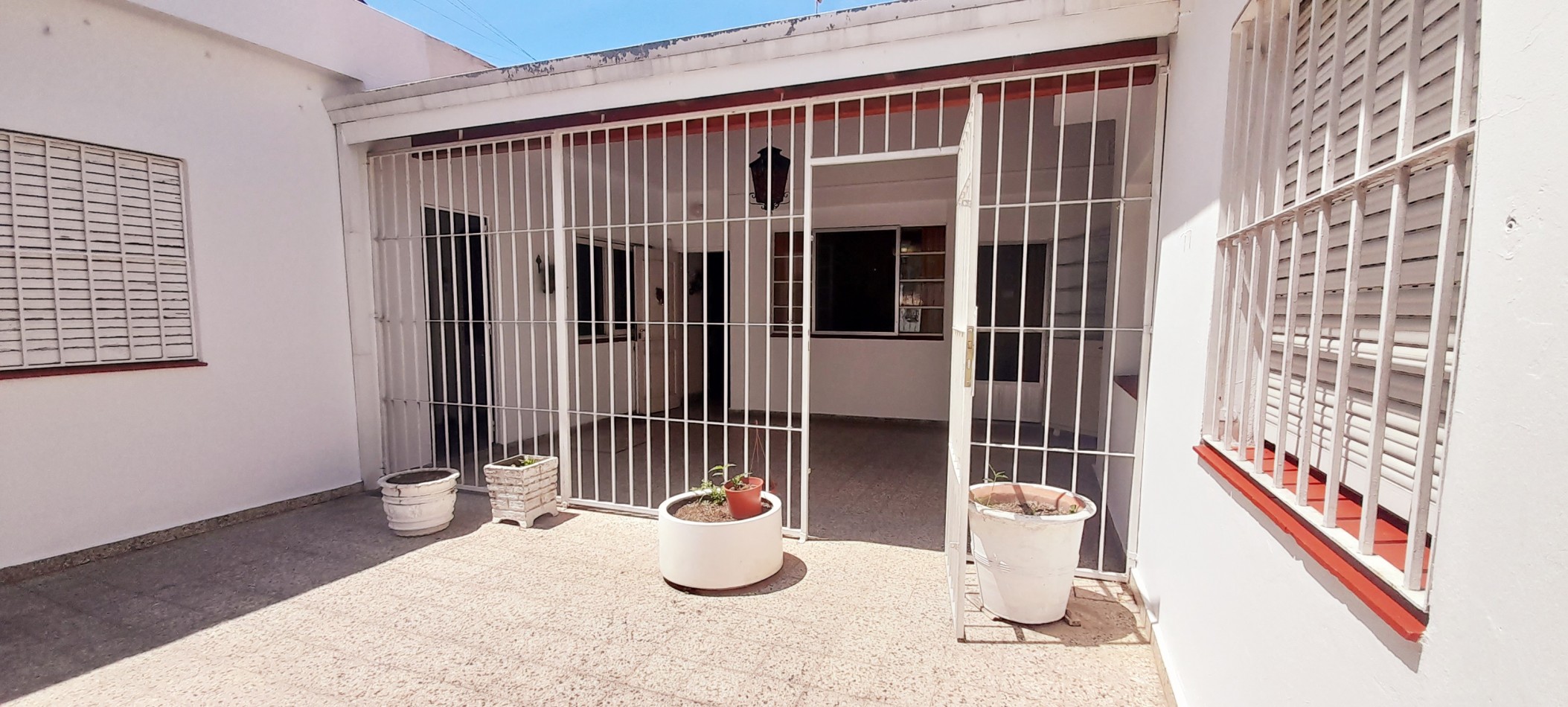 VENTA CASA 5 AMBIENTES CON COCHERA