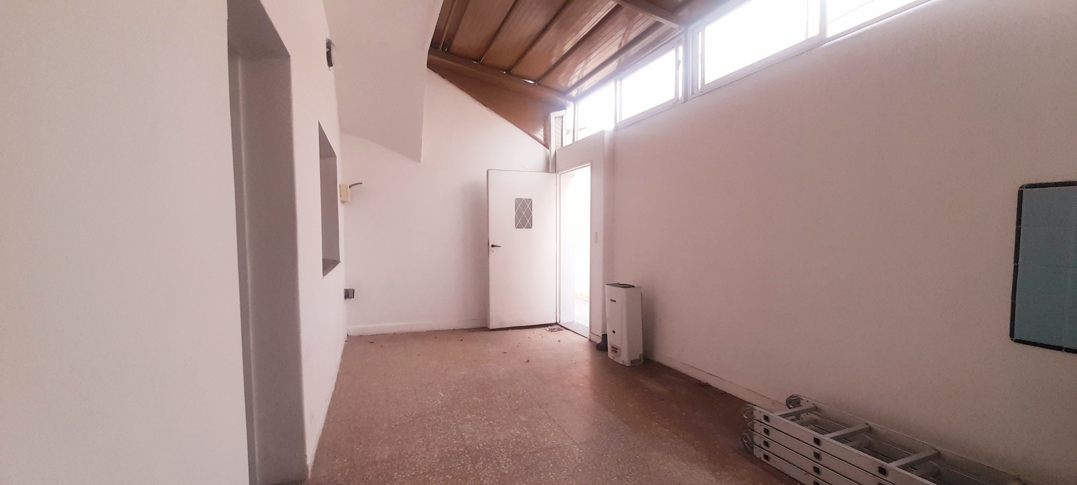 ALQUILA PH 3 AMBIENTES