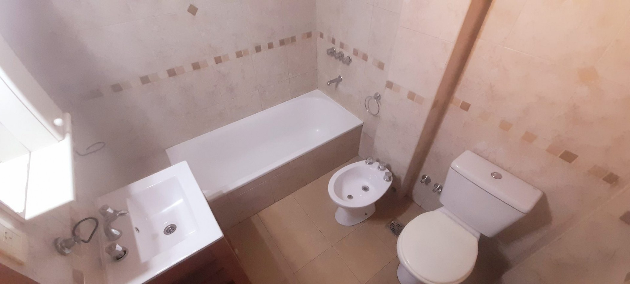 ALQUILA DEPARTAMENTO 2 AMBIENTES PLANTA BAJA - ENTRADA INDEPENDIENTE