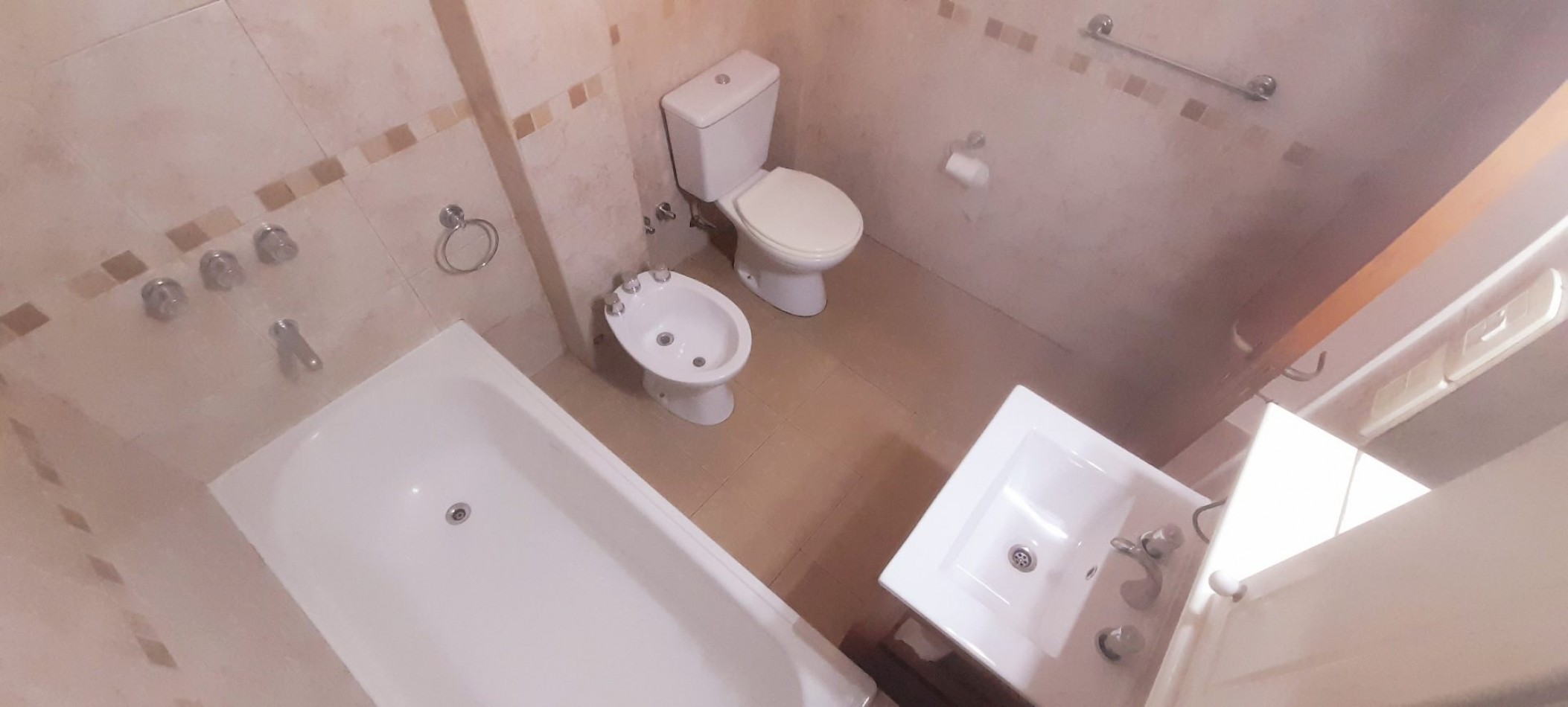 ALQUILA DEPARTAMENTO 2 AMBIENTES PLANTA BAJA - ENTRADA INDEPENDIENTE