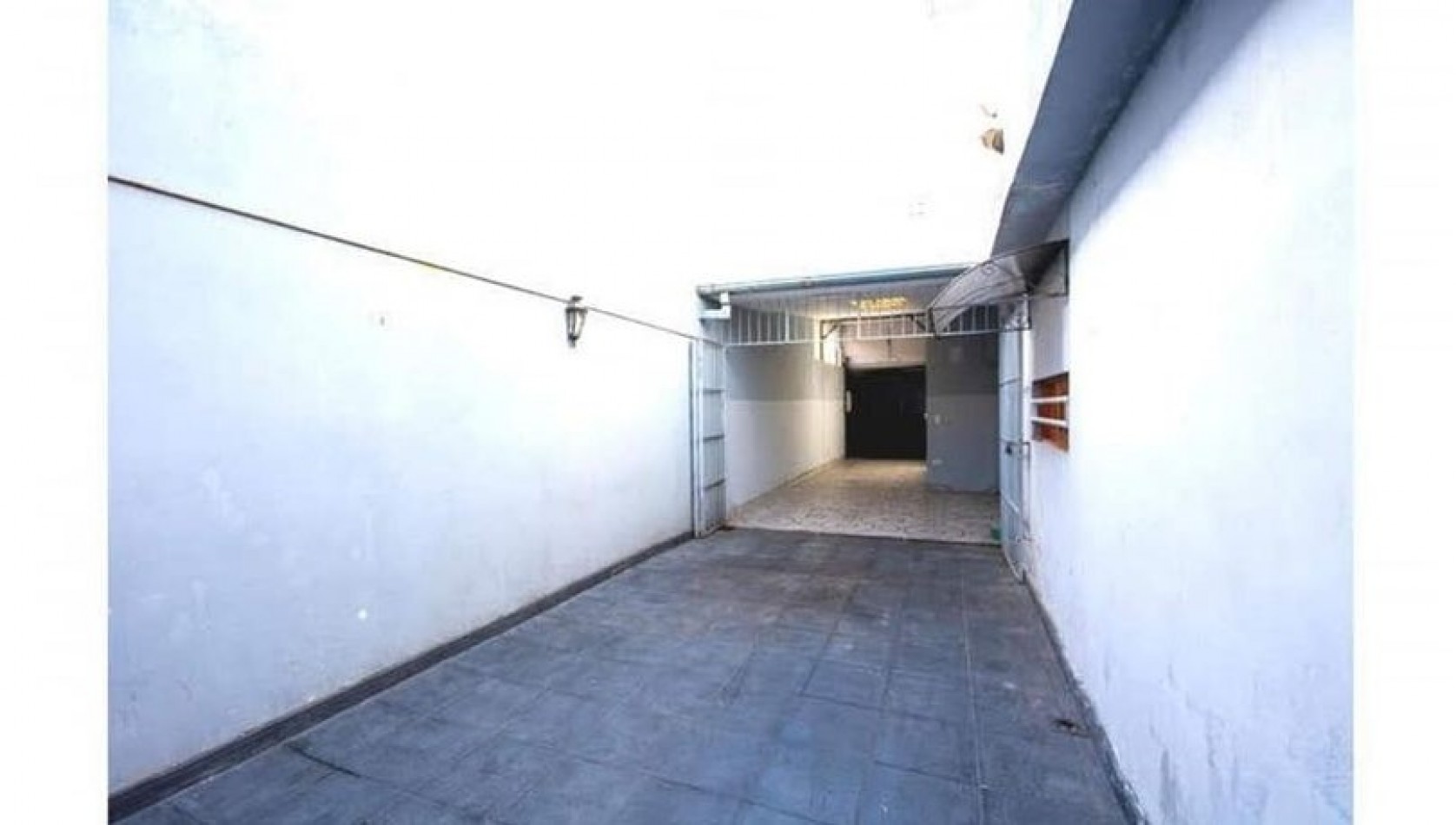 VENTA CASA 5 AMBIENTES CON GARAJE 4 AUTOS EN BARRIO NAON MATADEROS 