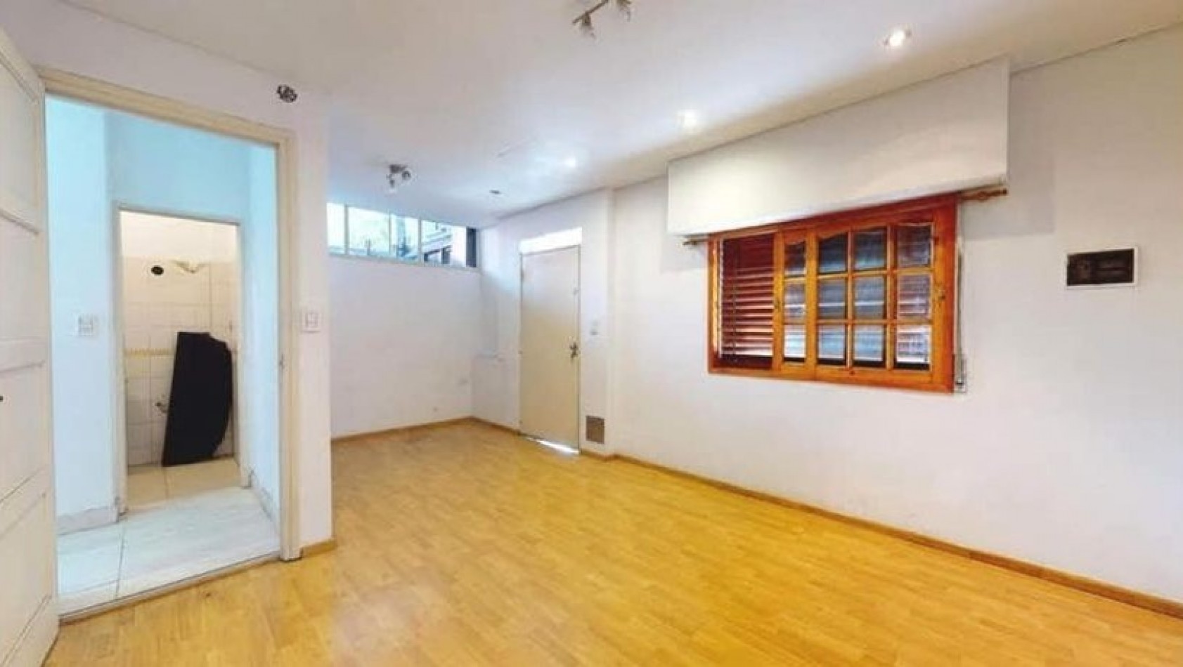 VENTA CASA 5 AMBIENTES CON GARAJE 4 AUTOS EN BARRIO NAON MATADEROS 